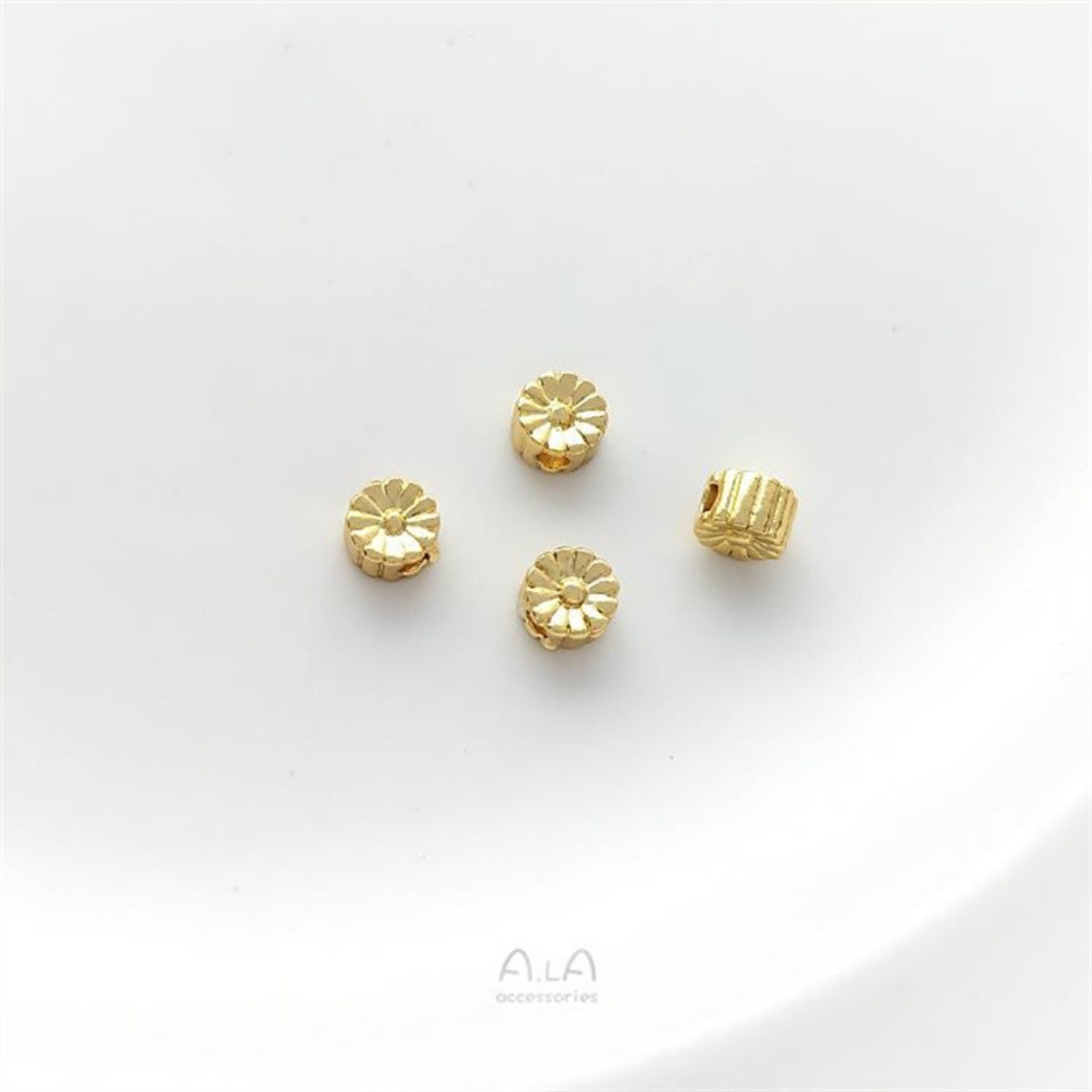 ลูกปัดทองเหลือง 14K สีทองอ่อน  - Jewelry Making Light บทวิจารณ์และราคา