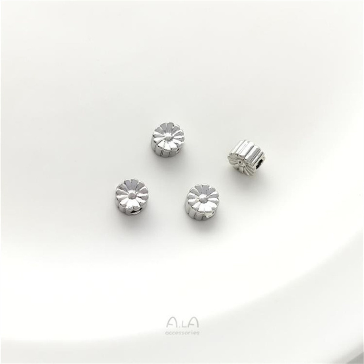ลูกปัดทองเหลือง 14K สีทองอ่อน  - Jewelry Making Light บทวิจารณ์และราคา
